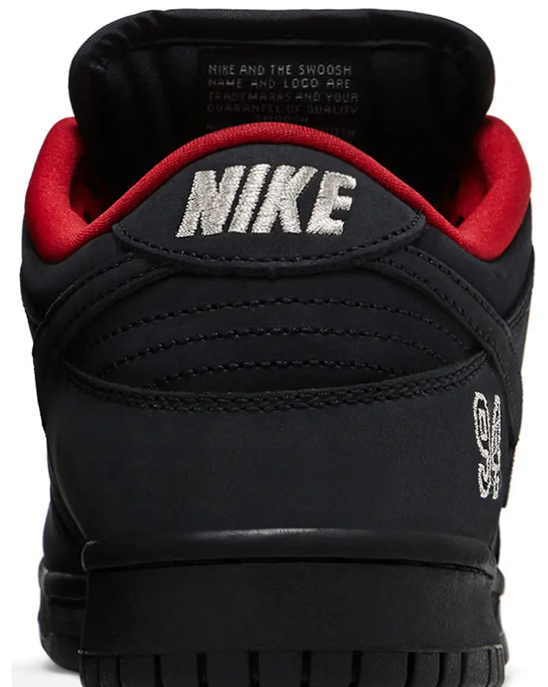 Supreme x Nike Dunk Low SB 'Black'